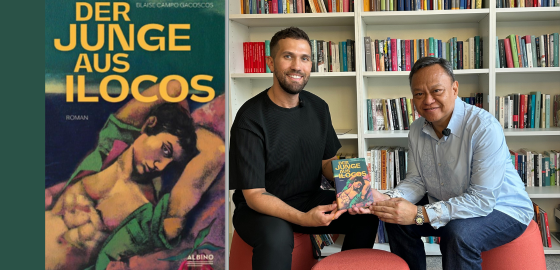 Cover vom philippinischen Roman der Junge aus Ilocos (Albino Verlag) und Tim Beisswenger neben Blaise Campo Gacoscos